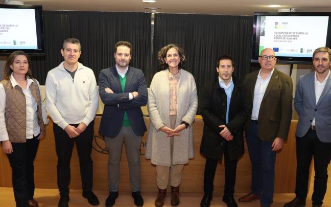 En el centro, la consejera Gómez. A su derecha, el presidente del Consorcio EDER y alcalde de Tudela, Alejandro Roquero, y, a su izquierda, el presidente de la FNMC, Juan Carlos Castillo.