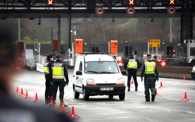 Los controles especiales podrían levantarse antes del 3 de julio si los mandos policiales lo estiman oportuno. Los controles especiales podrían levantarse antes del 3 de julio si los mandos policiales lo estiman oportuno.
