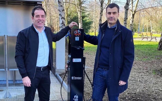 El alcalde Oliva y el diputado de Transportes, Gomez Viar.