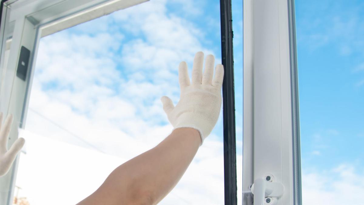 Imagen de archivo de la instalación de una ventana.