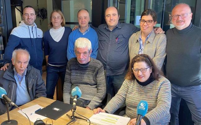 Algunos de los protagonistas de Argia Fundazioa, en la radio, con la concejala Carmen Díaz. Algunos de los protagonistas de Argia Fundazioa, en la radio, con la concejala Carmen Díaz.