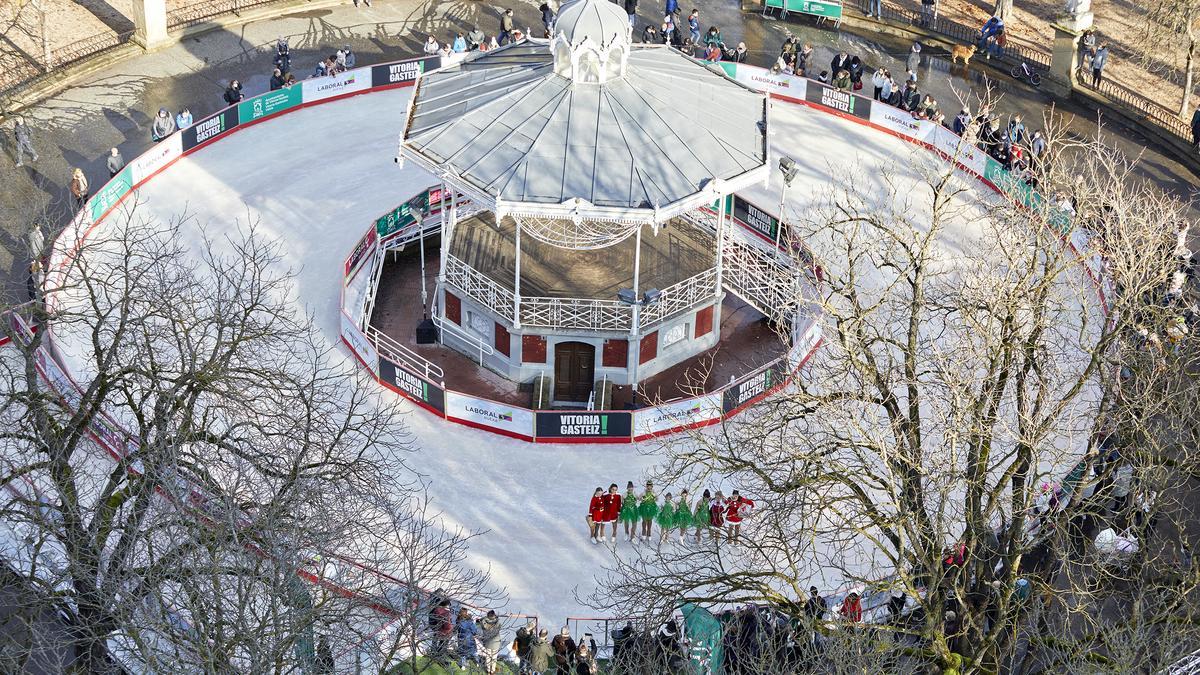 Vista aérea de la pista de hielo junto al kiosco de La Florida