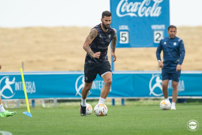 El Alavés recupera a Edgar Méndez y Javi López tras superar el covid