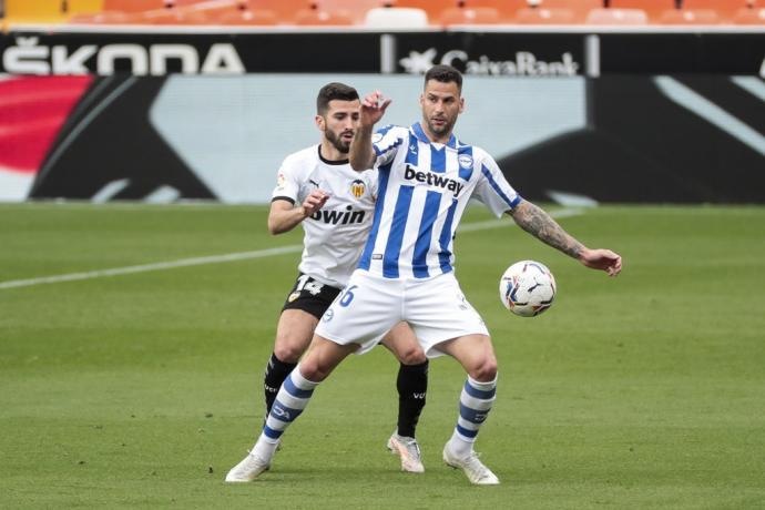 Edgar Méndez, en el partido contra el Valencia de Primera División de La Liga española.