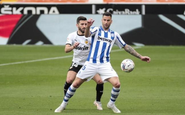 Edgar Méndez, en el partido contra el Valencia de Primera División de La Liga española.