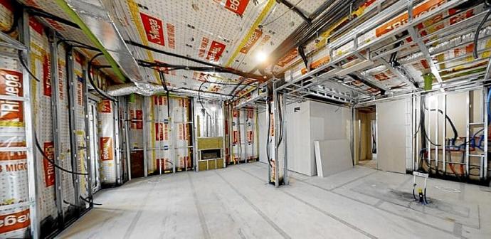 Obras de aislamiento en el interior de una de las dos viviendas. Foto: N.G.