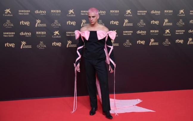 Eduardo Casanova posa en el photocall de la 36ª gala de los Premios Goya. Eduardo Casanova posa en el photocall de la 36ª gala de los Premios Goya.