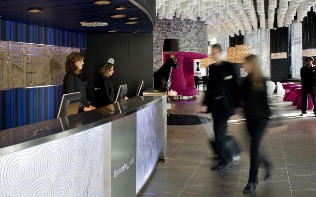 Imagen de la recepción de un hotel.