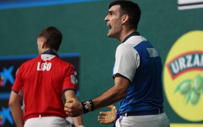 Joseba Ezkurdia, en un instante de la final del Cuatro y Medio de San Fermín disputada ante Unai Laso en el Labrit. Joseba Ezkurdia, en un instante de la final del Cuatro y Medio de San Fermín disputada ante Unai Laso en el Labrit.