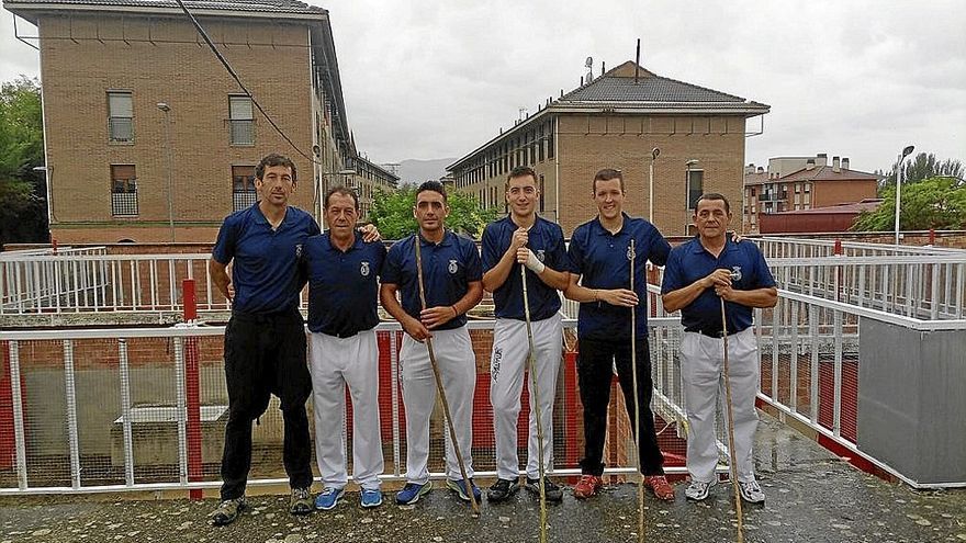 El grupo de pastores de Sangüesa después del encierro.