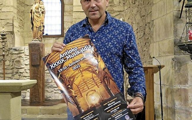 Zumarragako alkatea, Musikaldiaren aurkezpenean. | ARGAZKIA: A.Z.