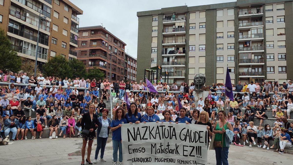 Concentraci&oacute;n en Astrabudua contra la agresi&oacute;n a una jugadora de Erandioko Betiko Neskak