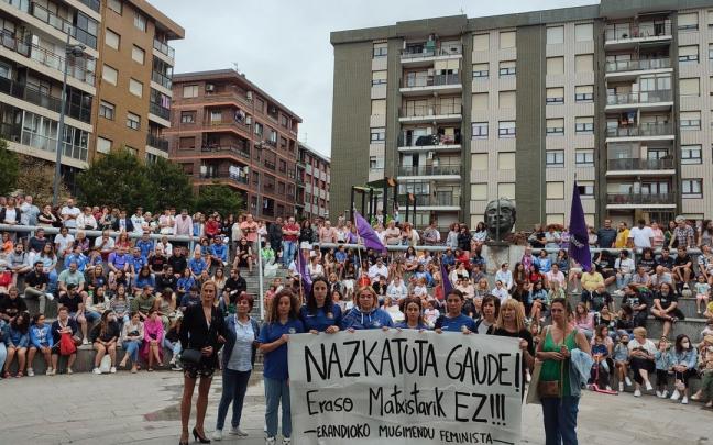 Concentraci&oacute;n en Astrabudua contra la agresi&oacute;n a una jugadora de Erandioko Betiko Neskak