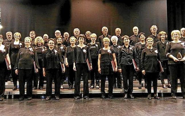 La coral Lesakako Abesbatza en la casa de cultura Harriondoa.