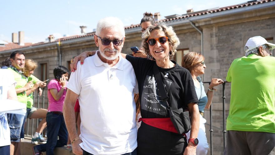 La balconada de la iglesia de San Miguel ha vuelto a ser el escenario desde donde los representantes de la sociedad alavesa han recibido a Celedón