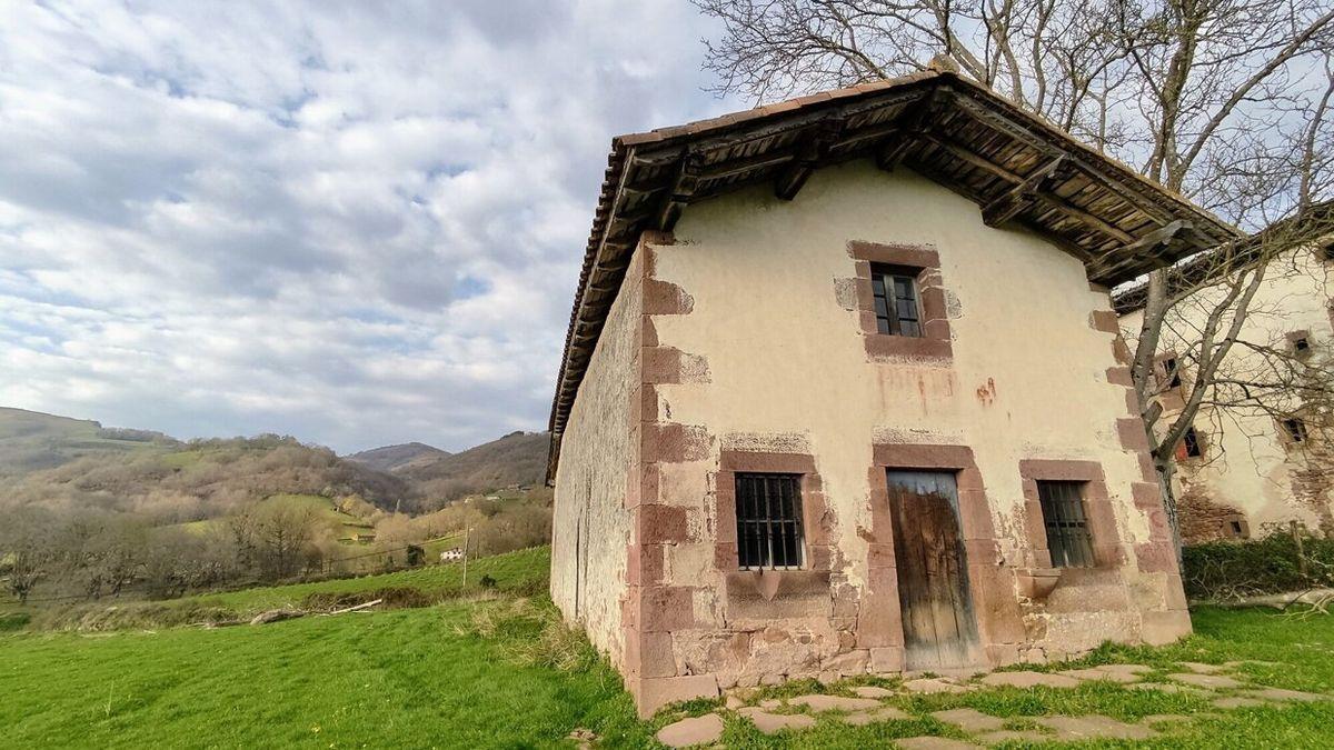 La ermita de San Marcial, de Lekaroz, no es de Palacio de Arozteguía S.L.