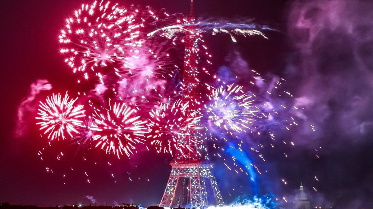 Fuegos artificiales en la Fiesta Nacional de Francia.