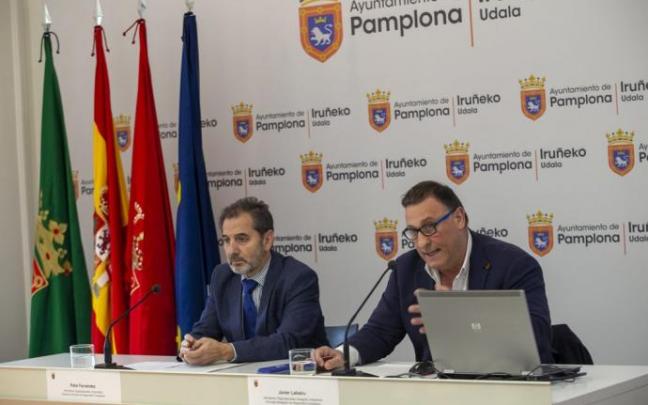 A la izquierda, Patxi Fernández, director del área de Seguridad Ciudadana, junto a Javier Labairu, concejal delegado.