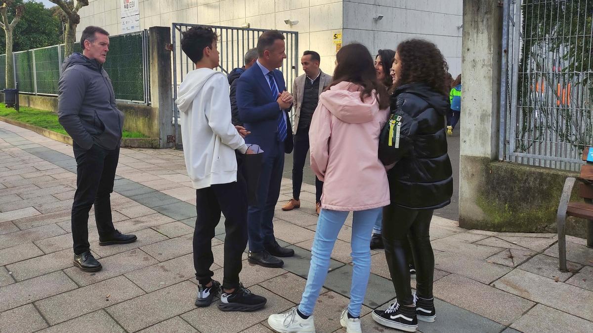 Bildarratz conversó con escolares y familias.