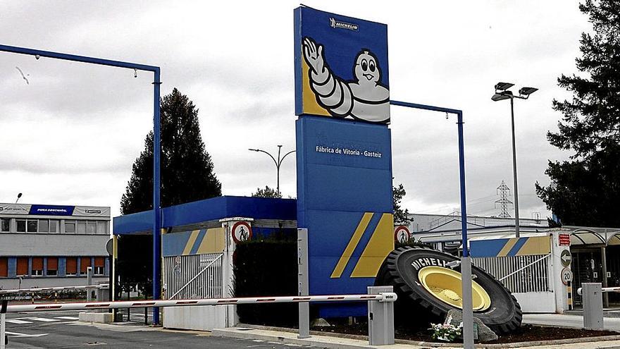 Imagen de archivo del acceso a la planta de Michelin en Vitoria.