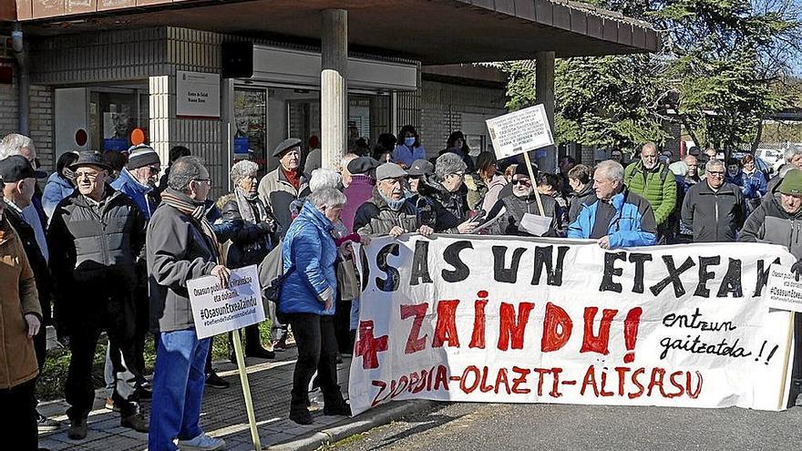 Más de un centenar de personas se concentraron ayer en Altsasu.