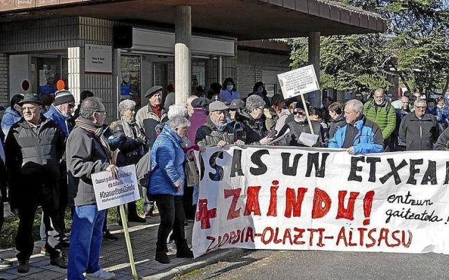Más de un centenar de personas se concentraron ayer en Altsasu. Más de un centenar de personas se concentraron ayer en Altsasu.