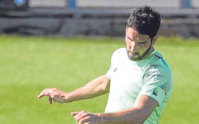 Raúl García se ejercita en Lezama. Raúl García se ejercita en Lezama.