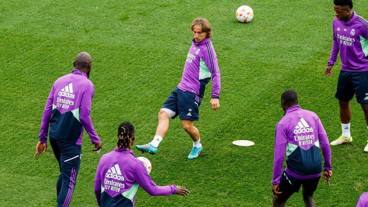 Modric, Rudiger y Camavinga en el entrenamiento de ayer.