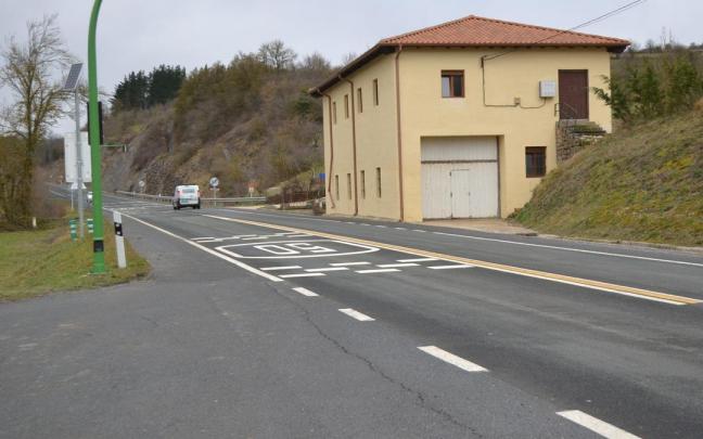 Carretera A-132 a su paso por Azazata Carretera A-132 a su paso por Azazata