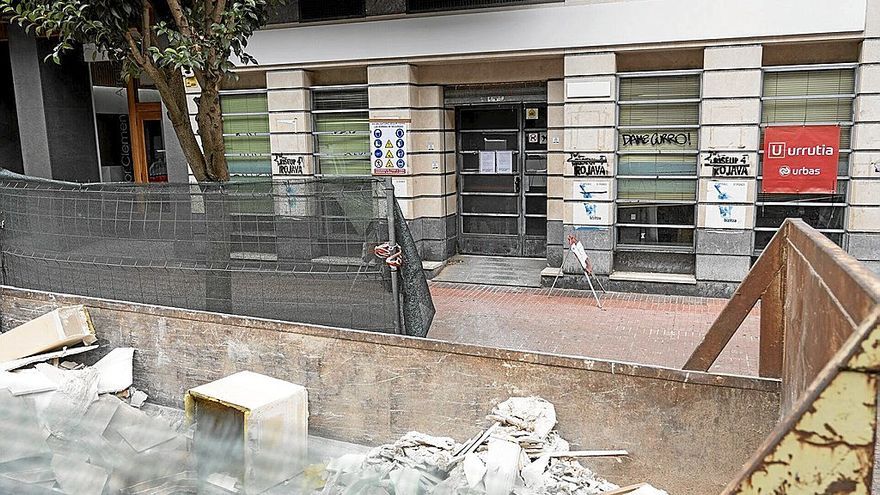 Las obras ya han comenzado en el interior del local del barrio de San Mart&iacute;n que alberg&oacute; anteriormente una oficina del INEM.