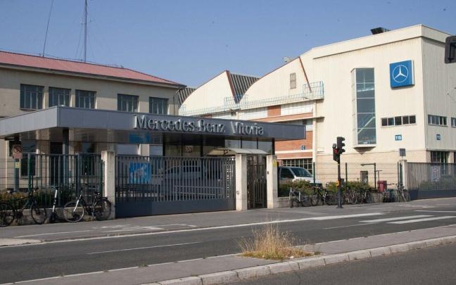 Uno de los accesos a la factoría gasteiztarra, esta mañana. Uno de los accesos a la factoría gasteiztarra, esta mañana.