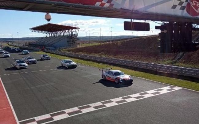 Salida de una de las carreras del Trofeo de Velocidad en el circuito de Los Arcos