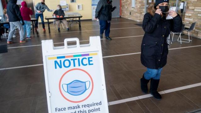 Puesto de recogida de test de antígenos gratuitos en Maryland, Estados Unidos.