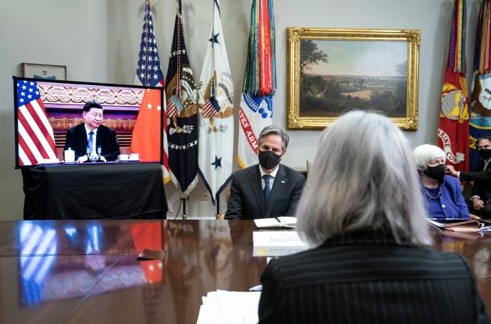 Biden y Xi rebajan las tensiones entre Estados Unidos y China en un encuentro virtual.