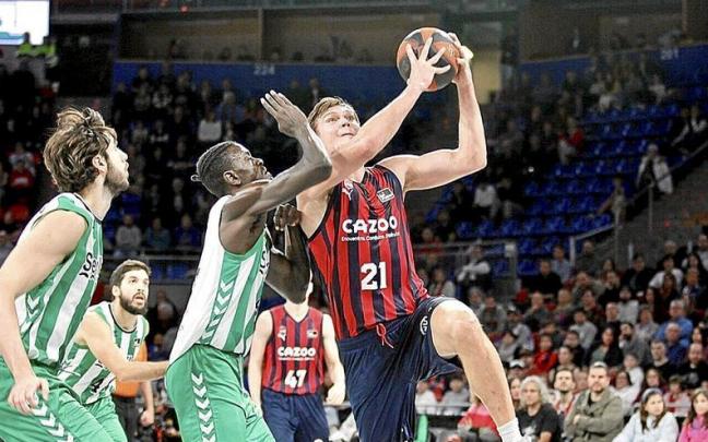 Kotsar convirti&oacute; en canasta pr&aacute;cticamente cada bal&oacute;n que recibi&oacute; cerca del aro. | FOTO: PILAR BARCO