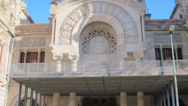 Fachada de la Audiencia de Barcelona. Fachada de la Audiencia de Barcelona.