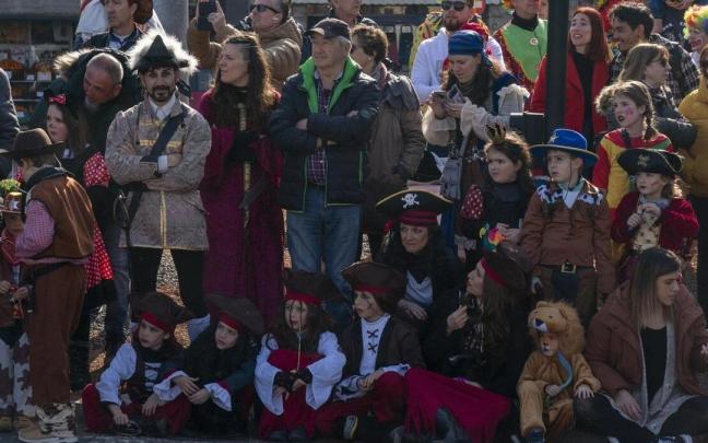 Cientos de personas han tomado las calles de Vitoria este fin de semana con sus disfraces, pero solo uno ha conseguido causar sensaci&oacute;n