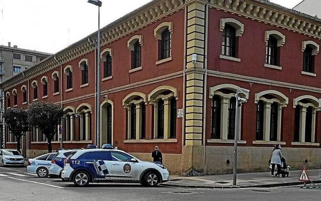 Edificio del ayuntamiento con la Polic&iacute;a Municipal en su planta baja.