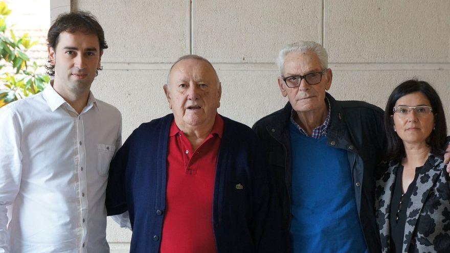 Con el alcalde y la anterior alcaldesa, Izaskun Landaida.