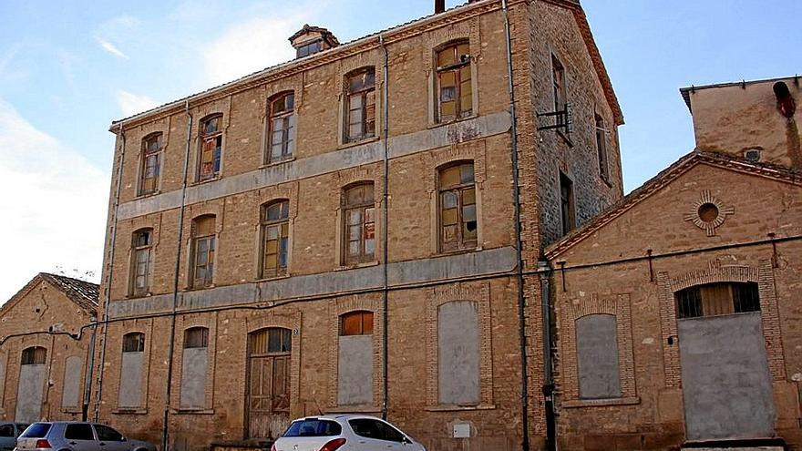 Los edificios laterales de la harinera de Allo serán derruidos para ganar suelo público.