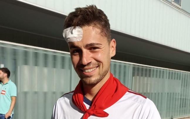 Javier Jiménez a la entrada de Urgencias tras recibir el alta.