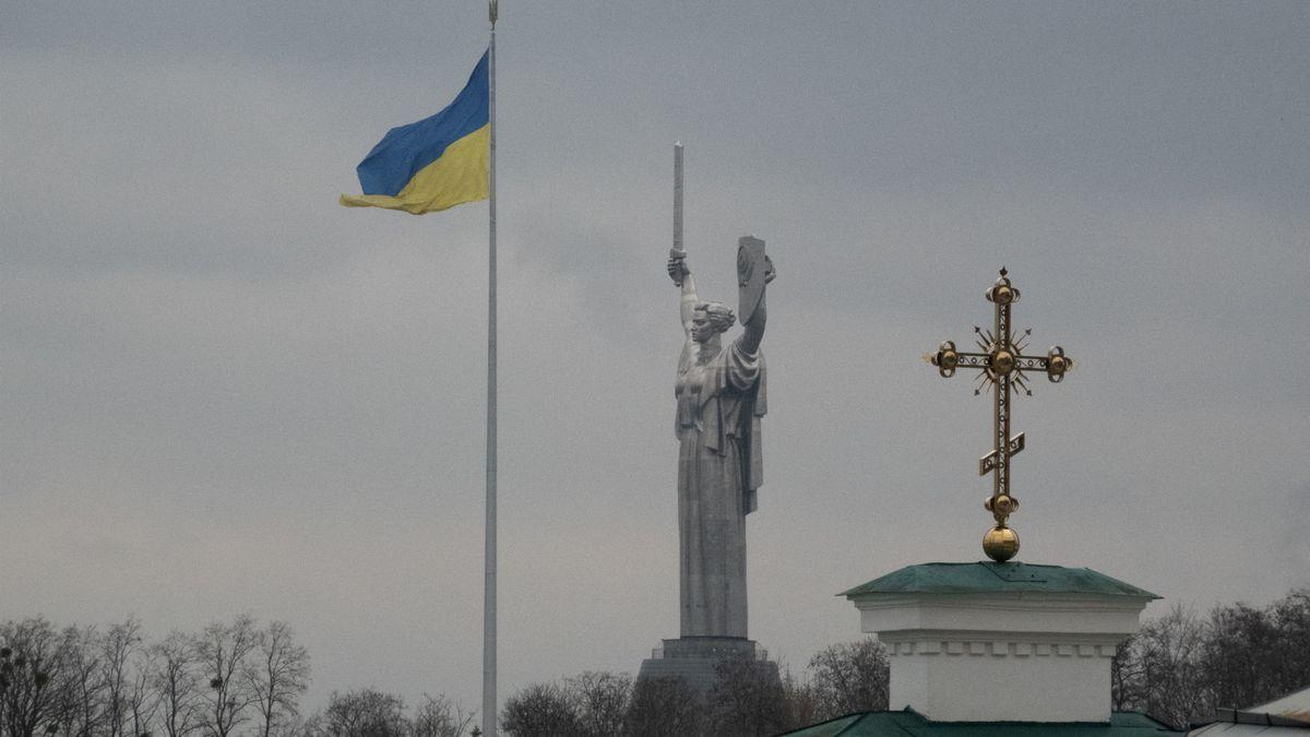 Bandera de Ucrania en Kiev.