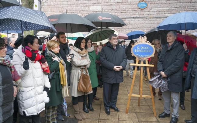 Aburto On Diego Berguices Plazatxoa inauguratzen