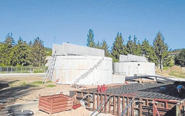 Los nuevos dep&oacute;sitos de fangos entrar&aacute;n en funcionamiento al final del verano. | FOTO: CEDIDA