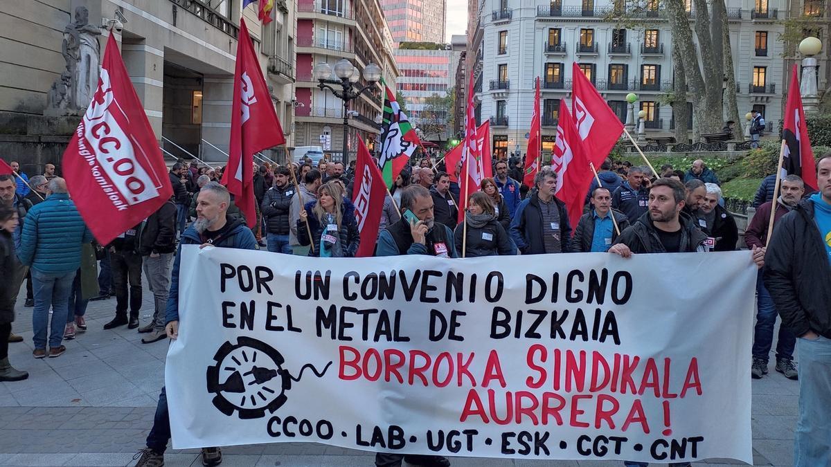 Sindicatos del Metal de Bizkaia concentrados en Bilbao.