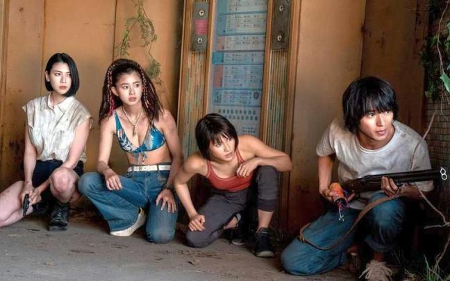 Los protagonistas de &lsquo;Alice in Borderland&rsquo;, en una escena de la segunda temporada.