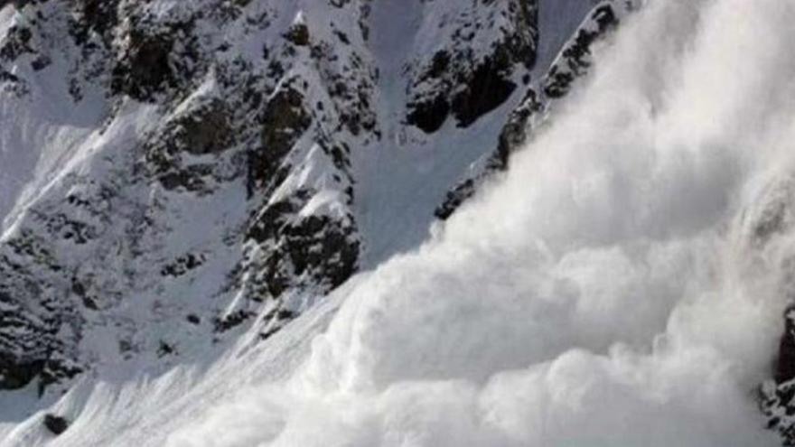 Imagen de la avalancha registrada en el pico Draupadi ka Danda II, de unos 5.670 metros de altitud y situado en el Himalaya.