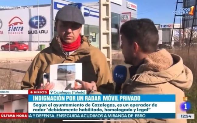 El reportero de TVE, antes de dar paso a su entrevistado. El reportero de TVE, antes de dar paso a su entrevistado.