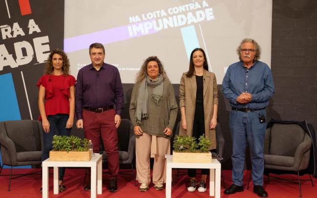 El portavoz del PNV en el Congreso, Aitor Esteban, la viceportavoz del BNG, Olalla Rodil, y el exportavoz de ERC en el Congreso, Joan Tard&agrave;, en las jornadas de memoria hist&oacute;rica de la Diputaci&oacute;n de Pontevedra.