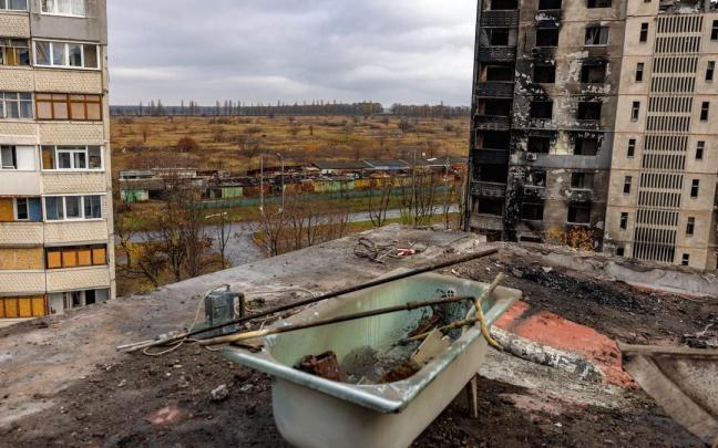 Restos de un edificio residencial derrumbado por los ataques en la ciudad de Jarkov.